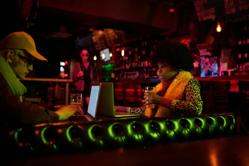 All-In on Atmosphere: Why Online Casinos Are Turning into Digital Nightclubs